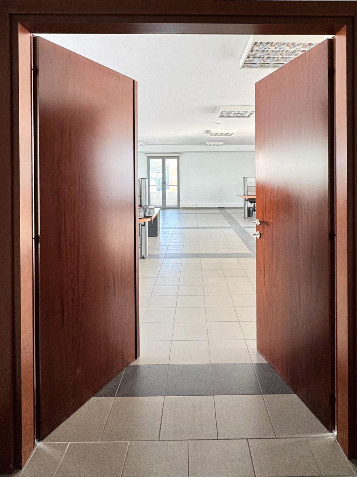 For Rent – Premium Office Space 321 sq.m. | 1st Floor | Pylaia – Sea View